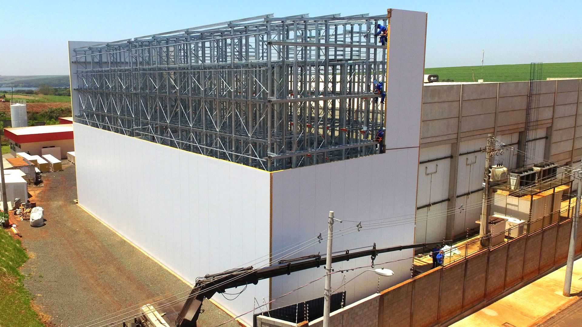 Como Funciona a Construção de um Armazém Autoportante?